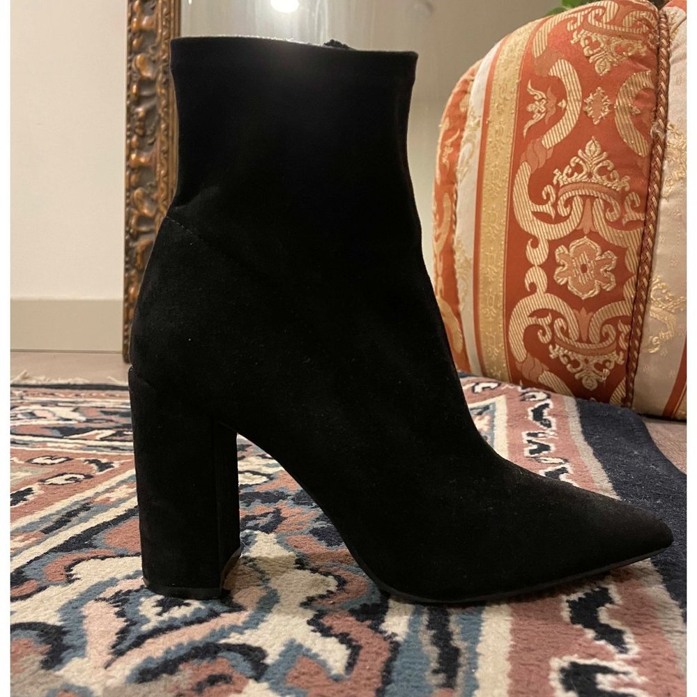BLACK STEVE MADDEN BLOCK HEEL BOOTIES